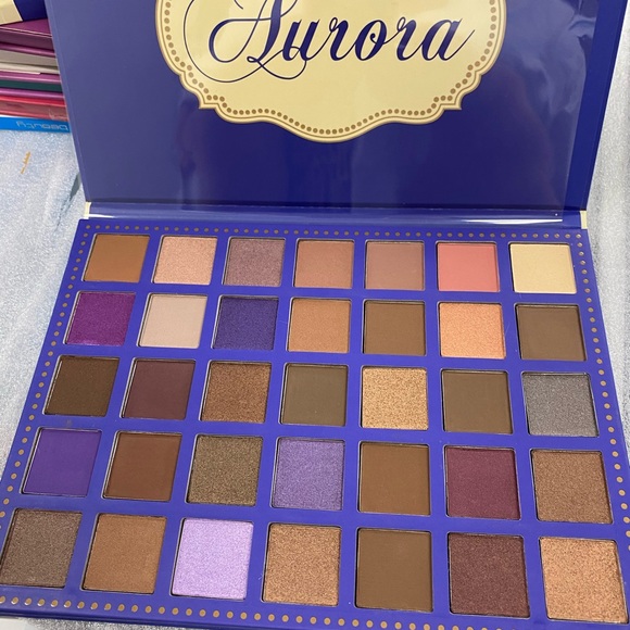 Eye shadows - Picture 3 of 7